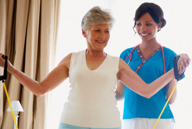 Fisioterapia a domicílio traz mais comodidade de atendimento para idosos